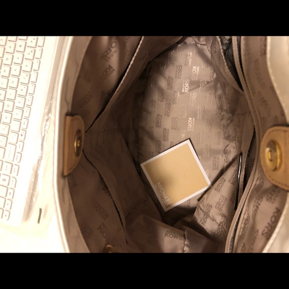 SOLD/MERCARI - Picture 4 of 5